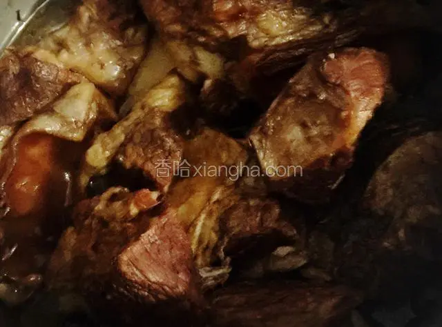 牛肉可以插进筷子，就是卤好了