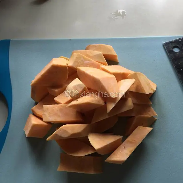 红薯洗净去皮后切块