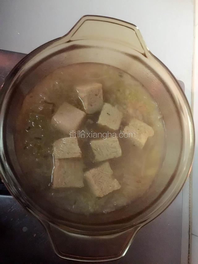 水开后十分钟加入冻豆腐。