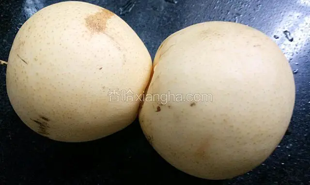 梨子洗净去皮