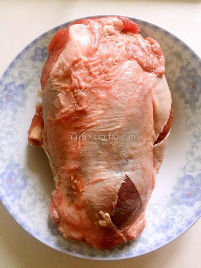 选用牛大腿腱子肉。