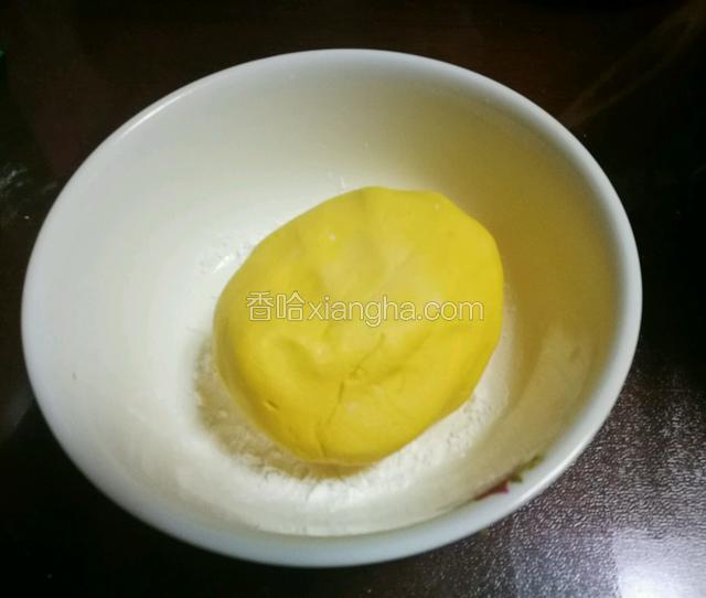 揉成光滑面团即可