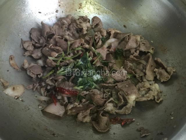 放入香菜末，熄火。