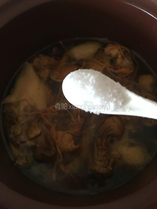 煲好以后，加盐调味。