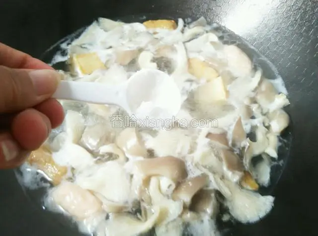 水开后再持续煮一分钟放盐