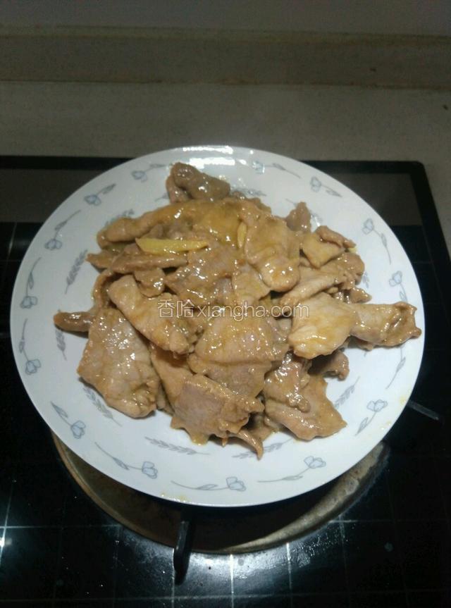 炒好的肉片盛出来备用