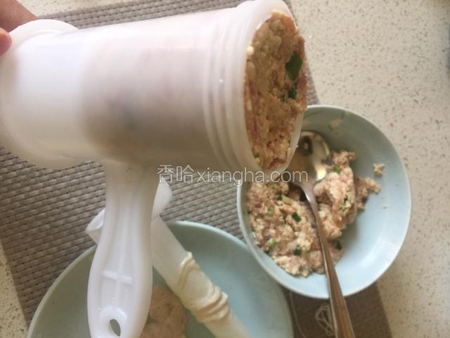 豆腐肉末勺入灌肠神器。