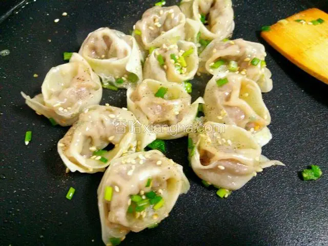 最后撒些胡椒粉（不喜欢胡椒粉的此步可省略）