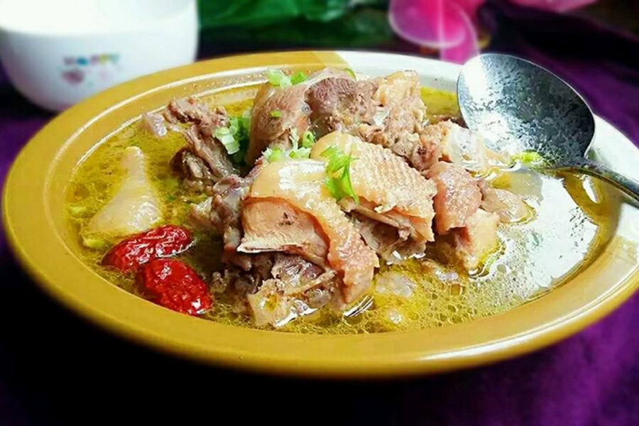 沙罐煨土鸡汤