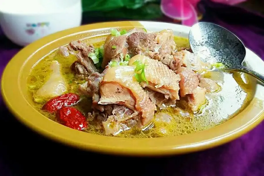 沙罐煨土鸡汤
