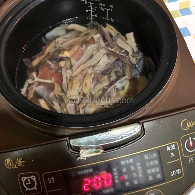 加入适量清水，按煲汤键