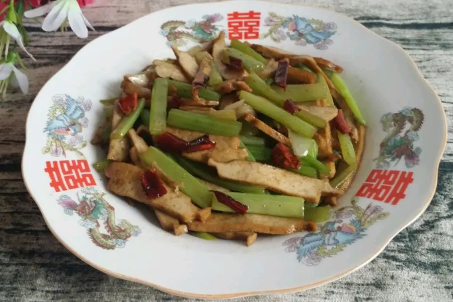 芹菜炒豆干