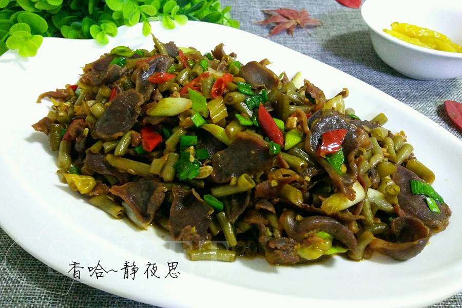 酸豆角双椒炒鸡胗