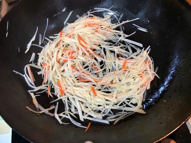 翻炒均匀即可出锅