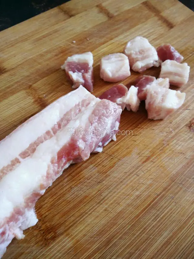 五花肉洗净切块