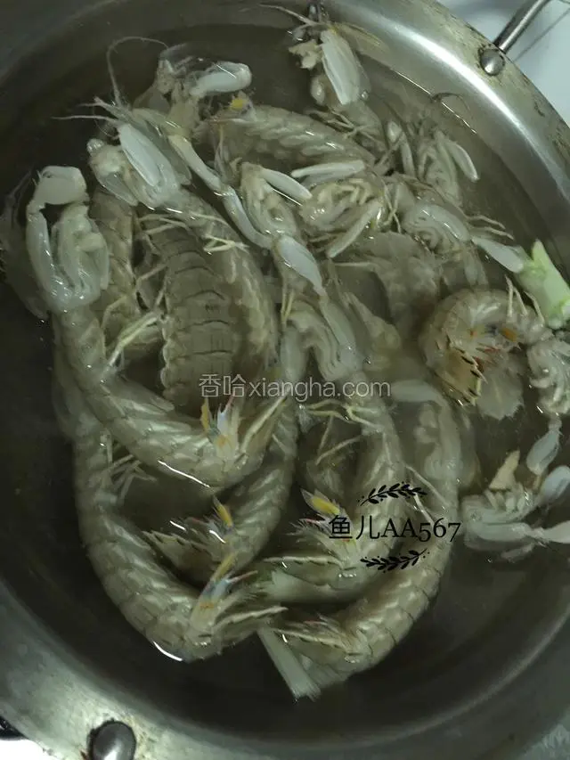 放入皮皮虾。