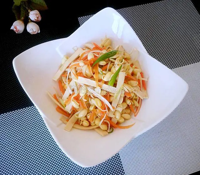 凉拌黄豆芽