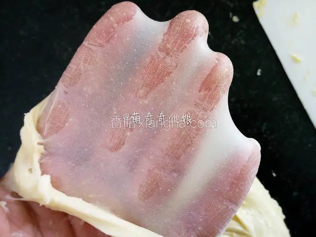 揉至能拉出结实的薄膜即可。