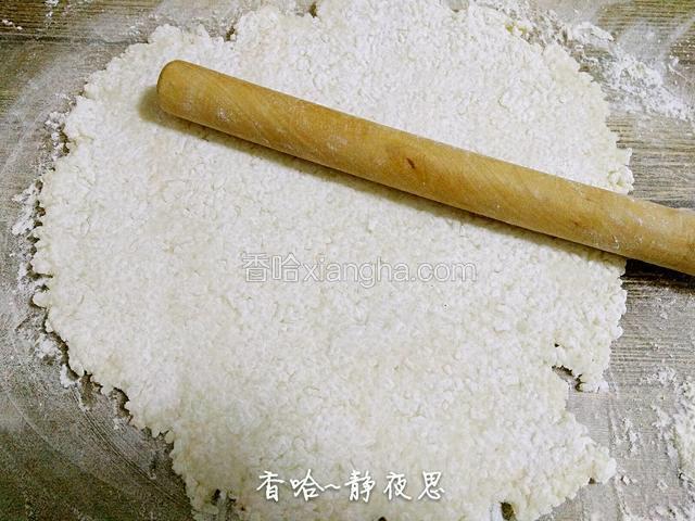 用擀面杖擀开