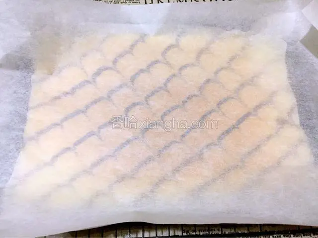 烤好表面覆盖一张新油纸，