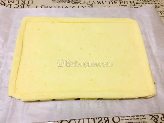 翻过来放好，轻轻的撕掉油纸