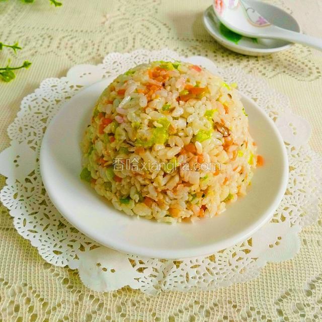 之后倒扣在盘子里。