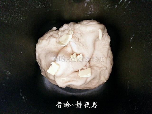 加入软化后的黄油