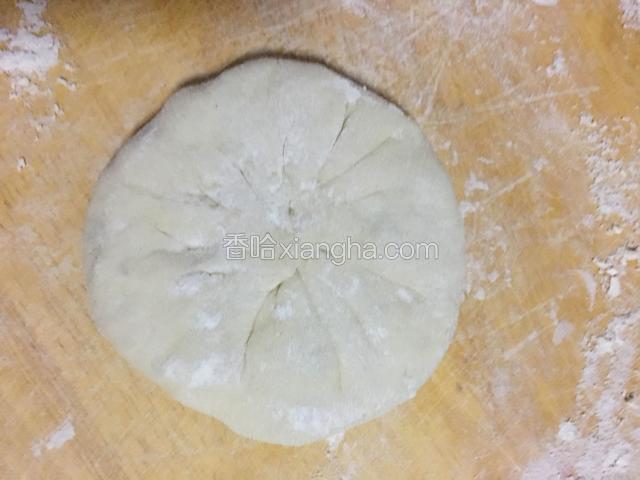 封口捏紧，用手轻轻一按就ok！