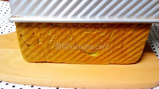 趁热脱膜，凉后切片即可