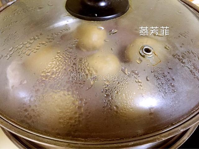 开锅转中火上汽蒸26分钟，关火焖5分钟。