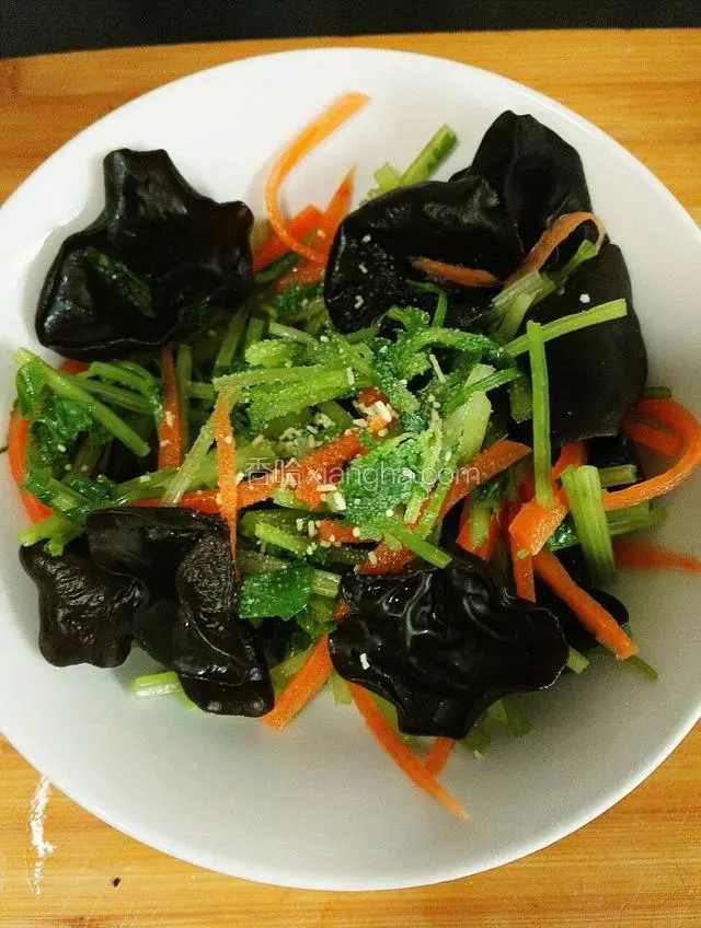 加入少许盐，鸡精