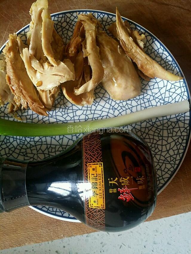 准备好食材和鲜酱油