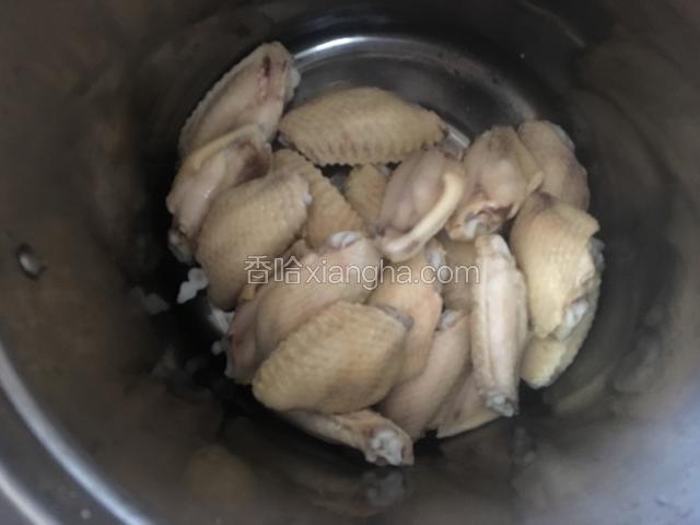 再用冷水冲洗干净