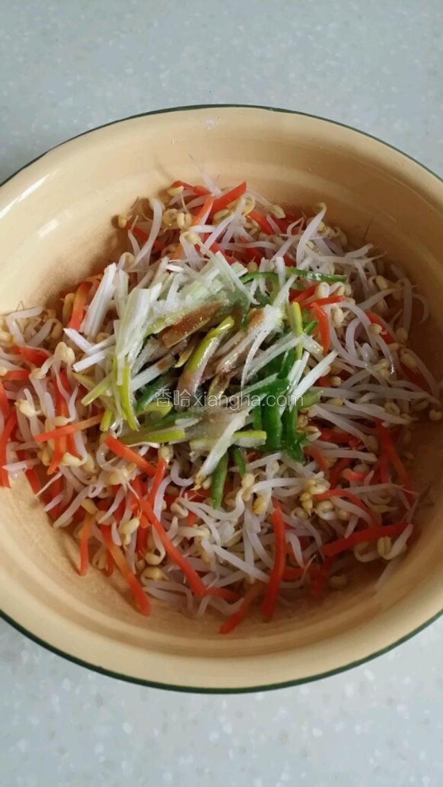 热油浇在花椒粉上
