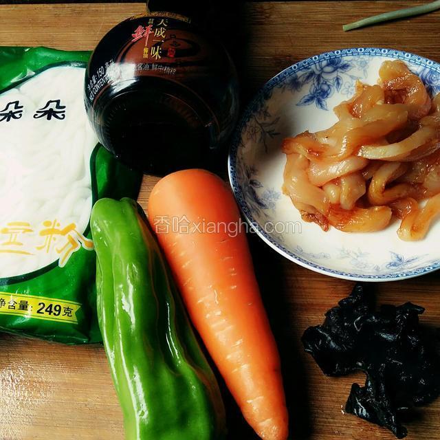 准备好所有食材。