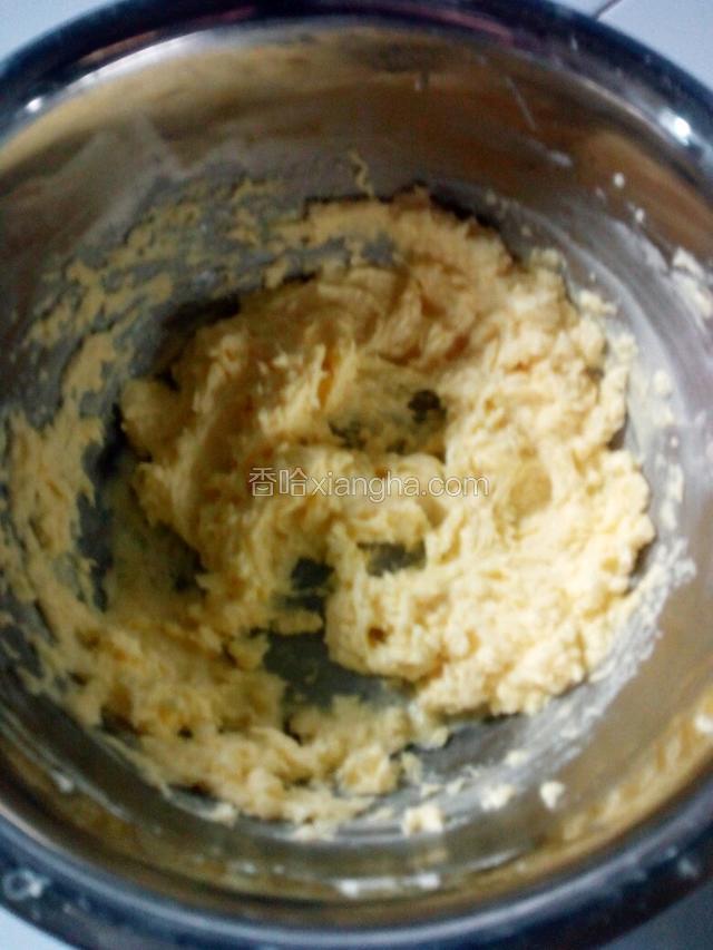 打发好体积已膨胀发白。