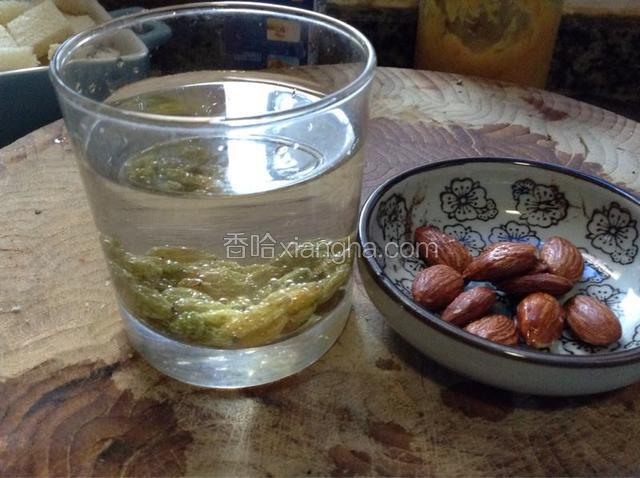 葡萄干提前几分钟用温水泡