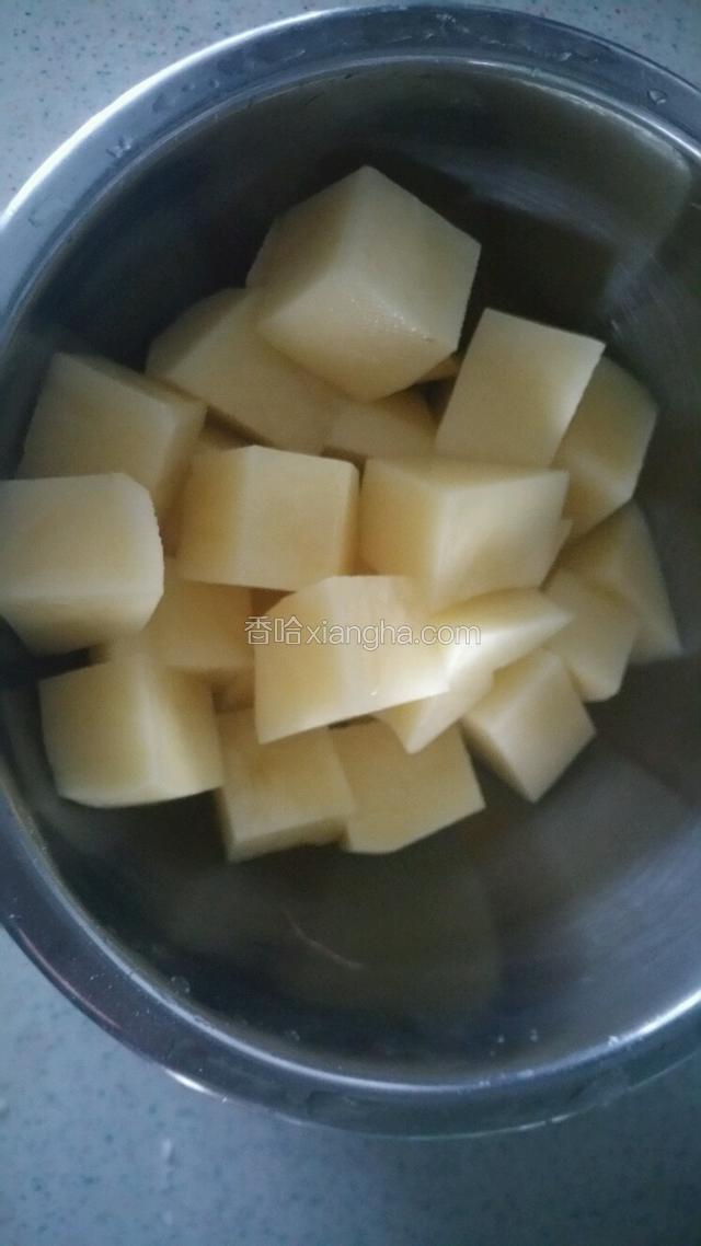 土豆去皮洗净后切小块