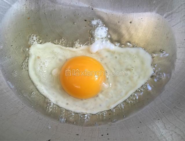 小火煎鸡蛋，溏心就可以。