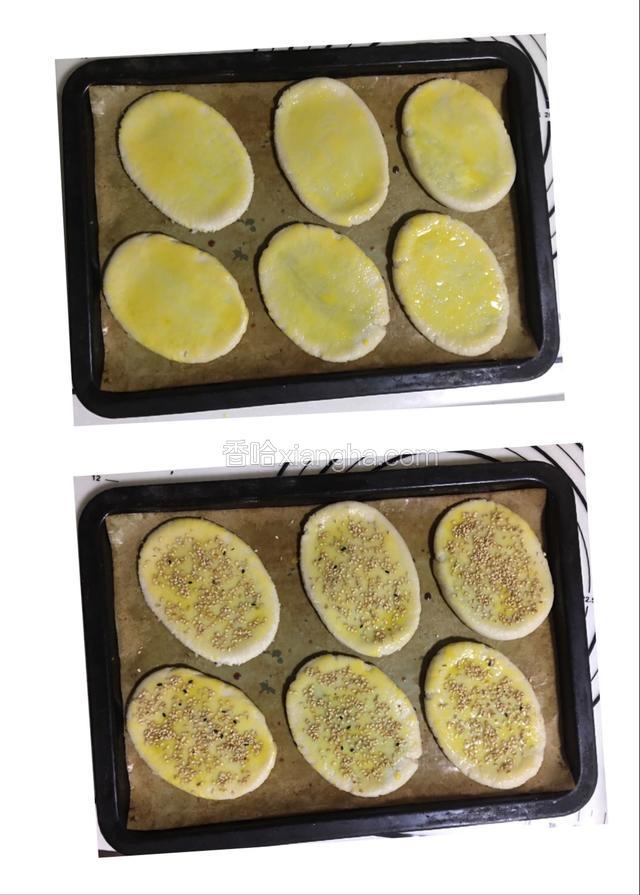 稍干后表面再刷上一层蛋液、撒上芝麻；
