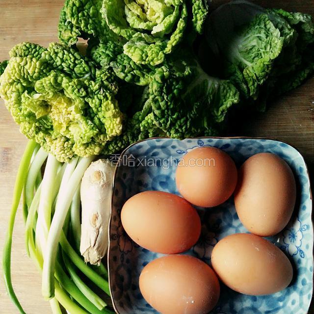 把所需用的食材，洗干净，沥干水份