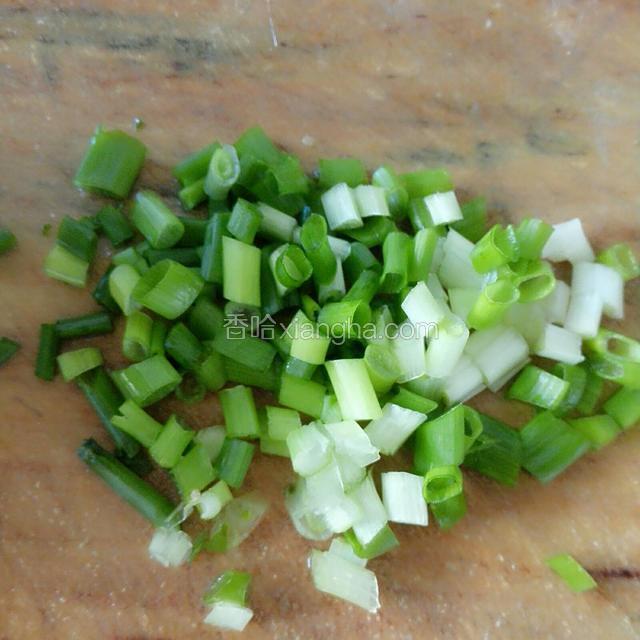 小葱切好备用