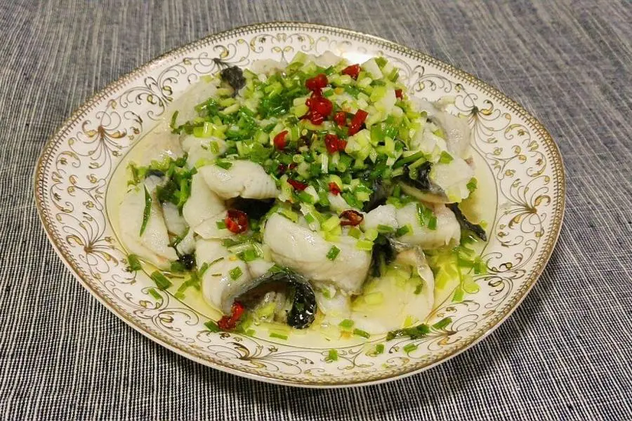 葱油黑鱼片