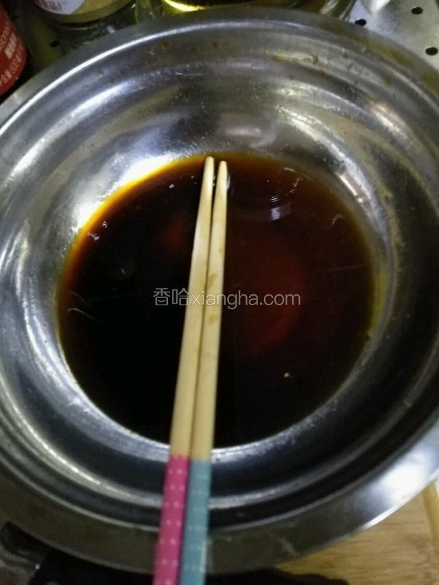 倒入碗里刚才剩的汤汁。
