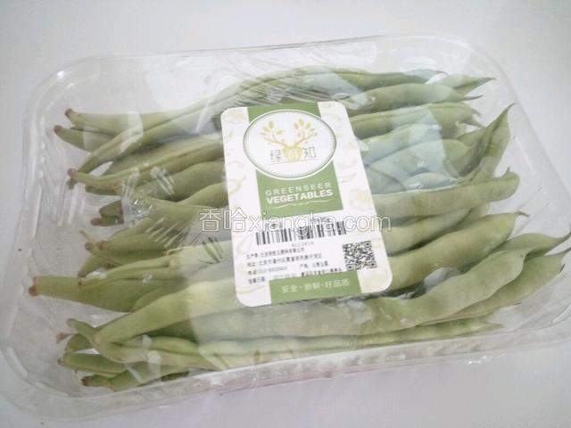 四季豆摘好放入开水锅煮烂