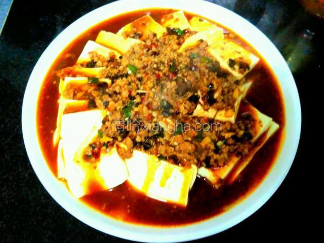 全部淋在豆腐上。