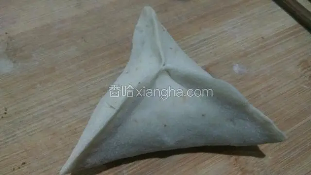 把三个边都捏好。