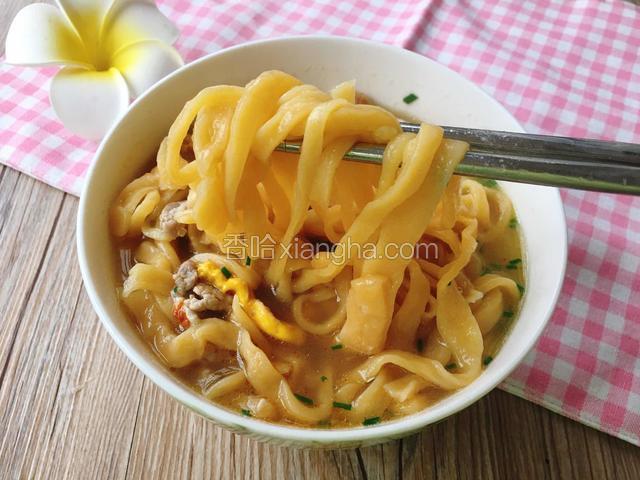 做好的手擀面用来做汤面，味道棒棒哒。
