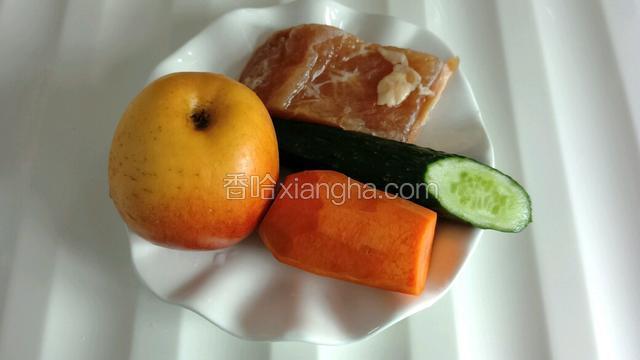 准备食材并洗净。