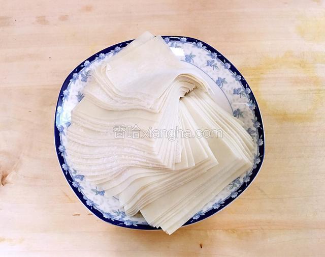 备好馄炖皮